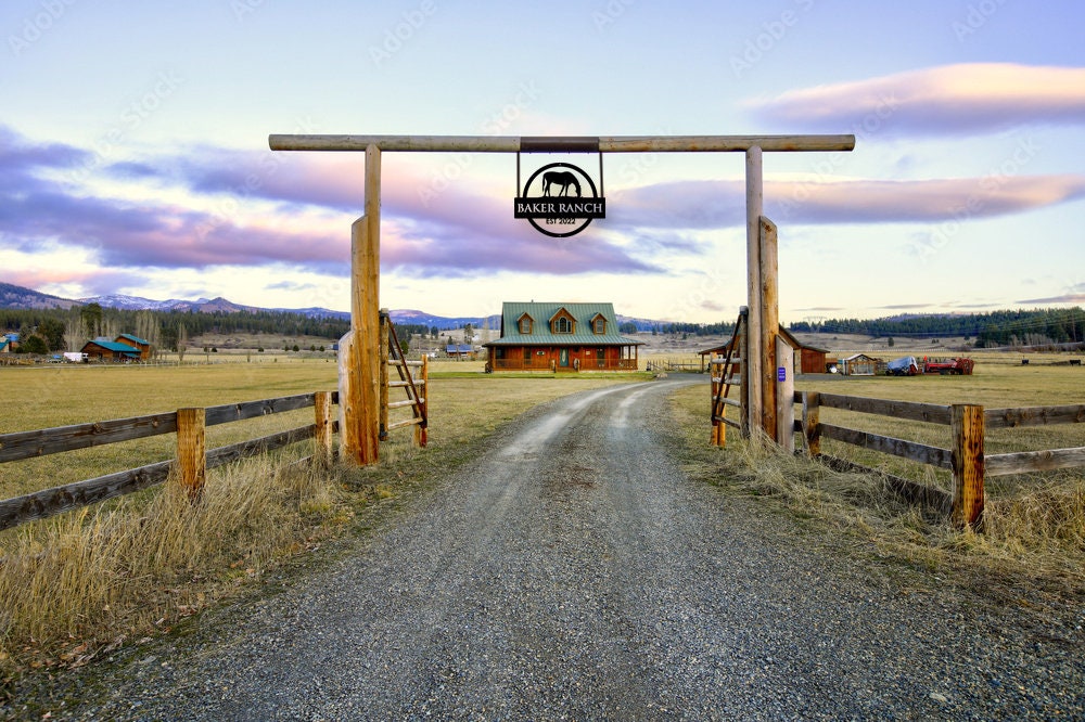 Family Ranch Sign with Horse | S160